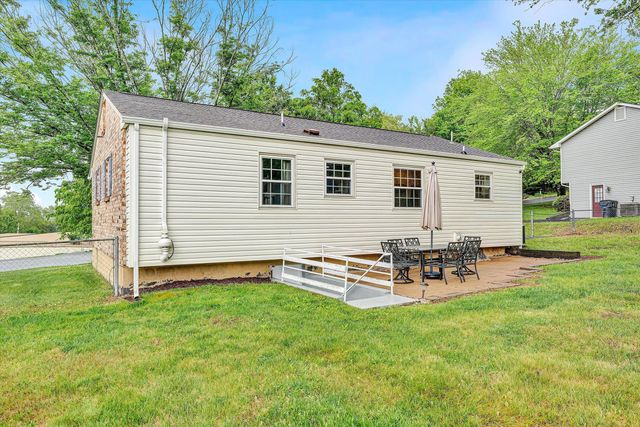 52 Hillview DR, Roanoke, VA 24019