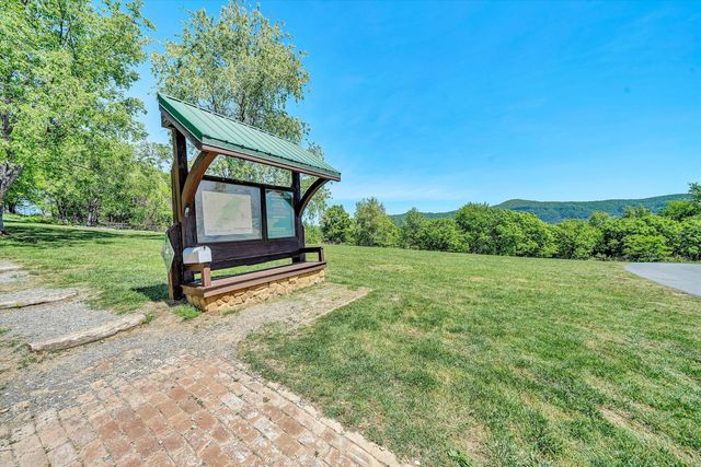 52 Hillview DR, Roanoke, VA 24019