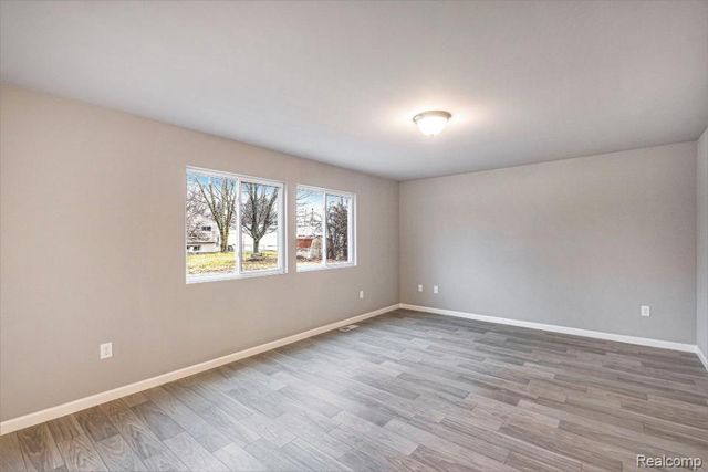 6044 Lahring Road, Linden, MI 48451