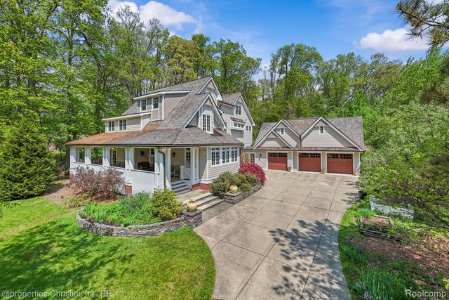 1041 Greentree Road, Bloomfield Hills, MI 48304