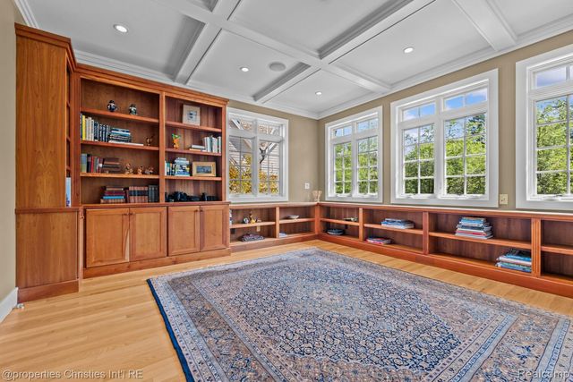 1041 Greentree Road, Bloomfield Hills, MI 48304