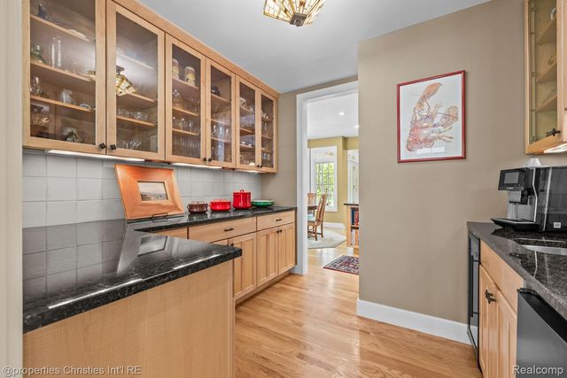 1041 Greentree Road, Bloomfield Hills, MI 48304