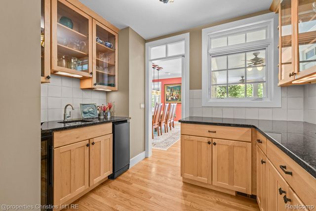 1041 Greentree Road, Bloomfield Hills, MI 48304