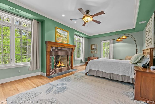 1041 Greentree Road, Bloomfield Hills, MI 48304