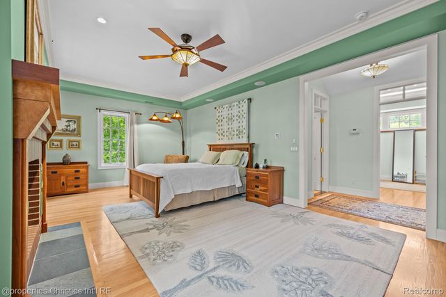 1041 Greentree Road, Bloomfield Hills, MI 48304
