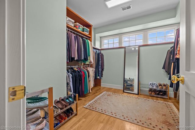 1041 Greentree Road, Bloomfield Hills, MI 48304