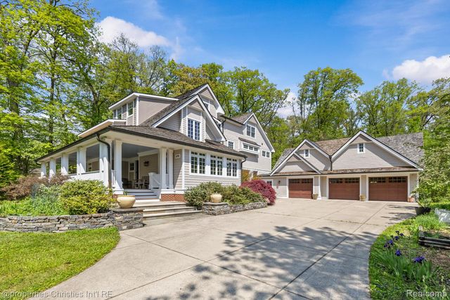 1041 Greentree Road, Bloomfield Hills, MI 48304