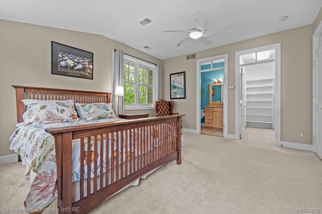 1041 Greentree Road, Bloomfield Hills, MI 48304