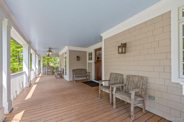 1041 Greentree Road, Bloomfield Hills, MI 48304