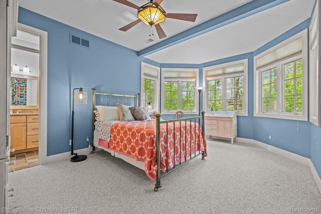 1041 Greentree Road, Bloomfield Hills, MI 48304