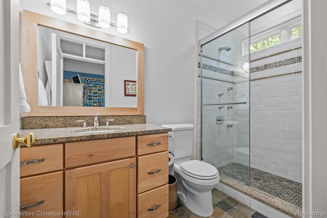 1041 Greentree Road, Bloomfield Hills, MI 48304