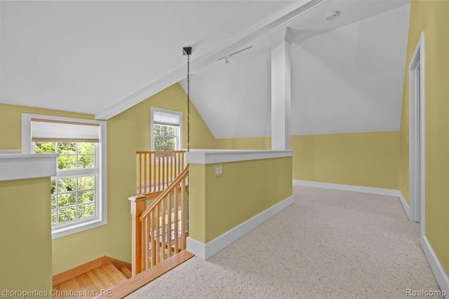 1041 Greentree Road, Bloomfield Hills, MI 48304