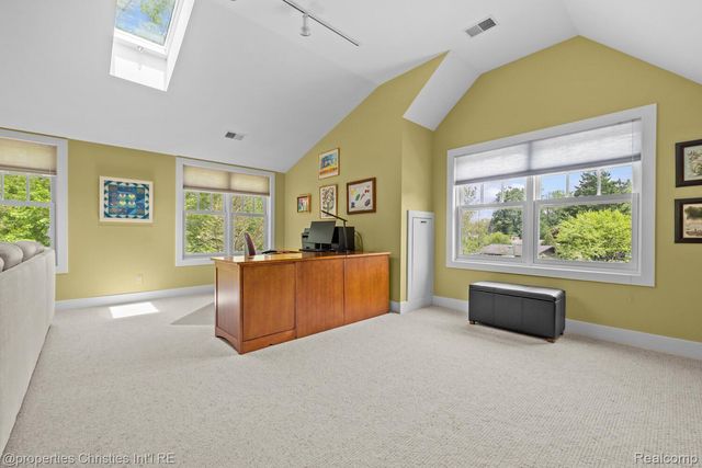 1041 Greentree Road, Bloomfield Hills, MI 48304