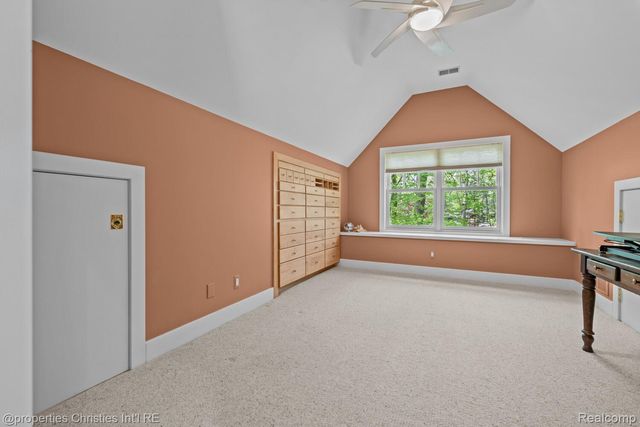 1041 Greentree Road, Bloomfield Hills, MI 48304
