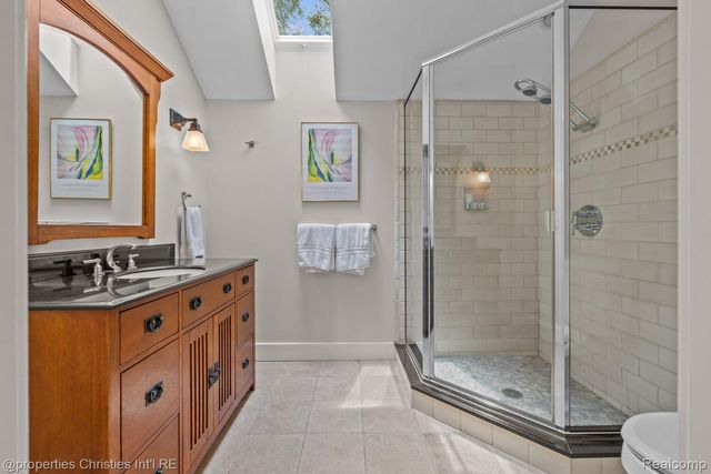1041 Greentree Road, Bloomfield Hills, MI 48304