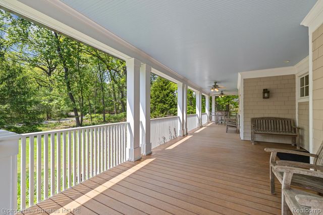 1041 Greentree Road, Bloomfield Hills, MI 48304