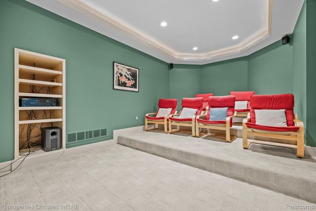 1041 Greentree Road, Bloomfield Hills, MI 48304