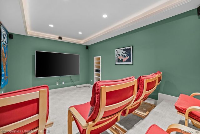 1041 Greentree Road, Bloomfield Hills, MI 48304