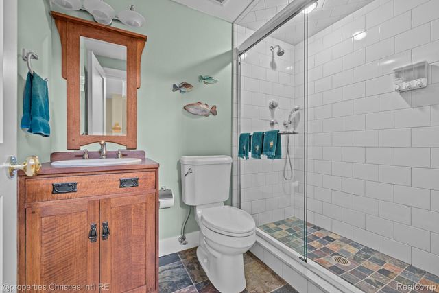 1041 Greentree Road, Bloomfield Hills, MI 48304