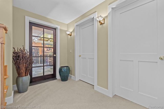 1041 Greentree Road, Bloomfield Hills, MI 48304