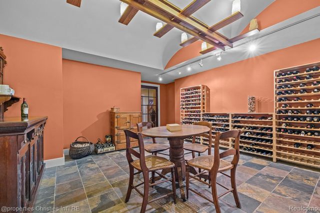 1041 Greentree Road, Bloomfield Hills, MI 48304