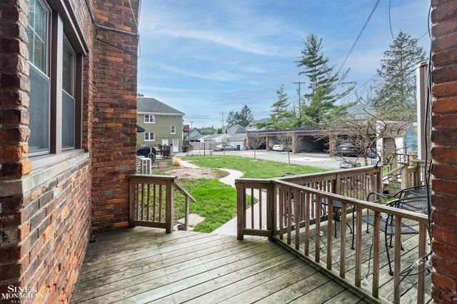 377 Rivard Boulevard, Grosse Pointe, MI 48230