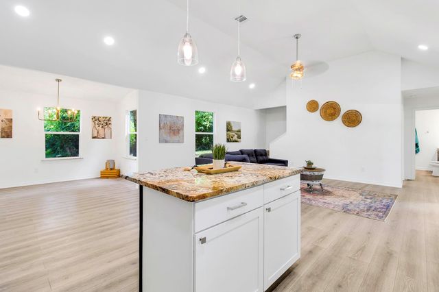 220 Tortuga Way, Point Blank, TX 77364