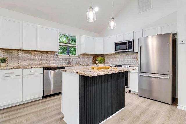 220 Tortuga Way, Point Blank, TX 77364