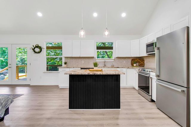 220 Tortuga Way, Point Blank, TX 77364