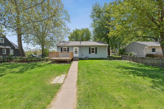 1022 W 13th Street, Davenport, IA 52804