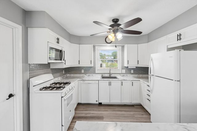 1022 W 13th Street, Davenport, IA 52804