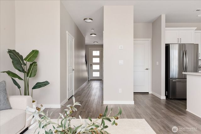 360 SW Ballast Way, Oak Harbor, WA 98277