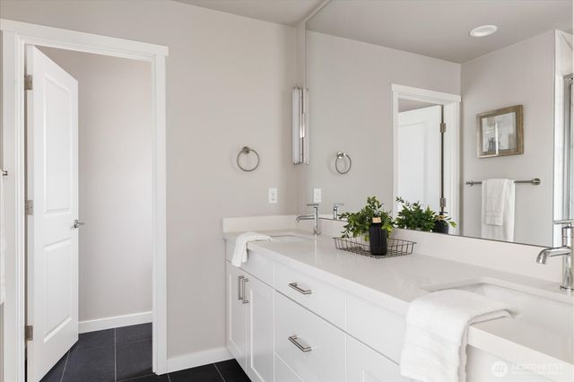 360 SW Ballast Way, Oak Harbor, WA 98277
