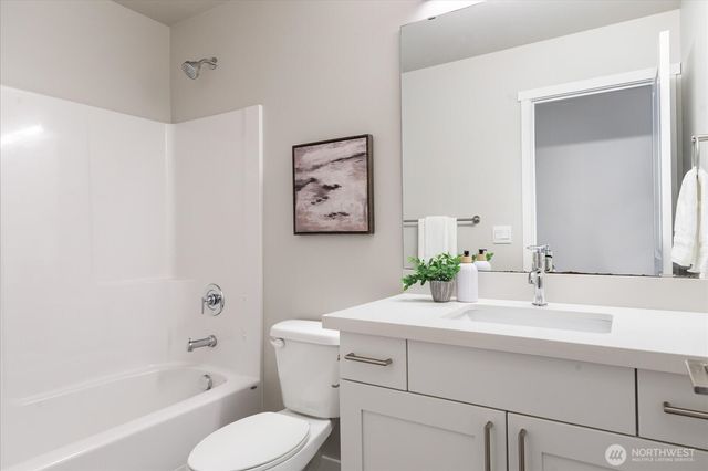 360 SW Ballast Way, Oak Harbor, WA 98277