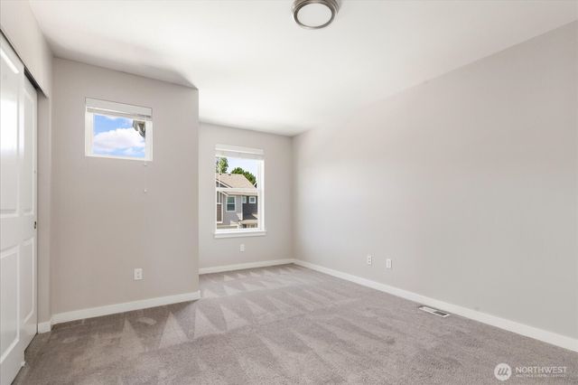 360 SW Ballast Way, Oak Harbor, WA 98277
