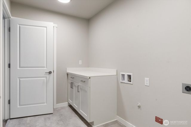 360 SW Ballast Way, Oak Harbor, WA 98277