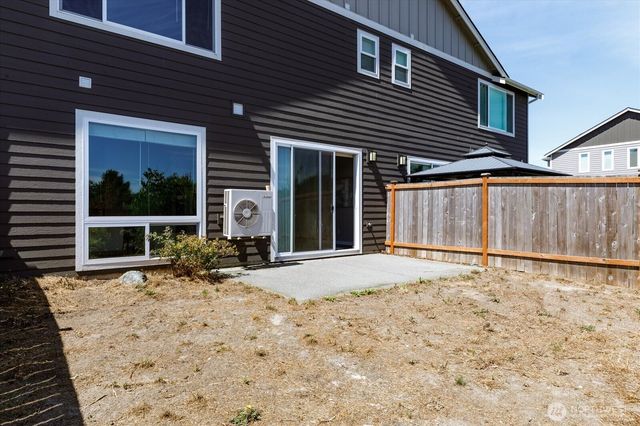 360 SW Ballast Way, Oak Harbor, WA 98277