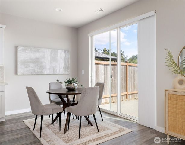 360 SW Ballast Way, Oak Harbor, WA 98277