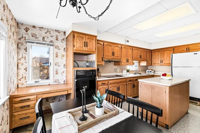 1107 E 6th St, Superior, WI 54880