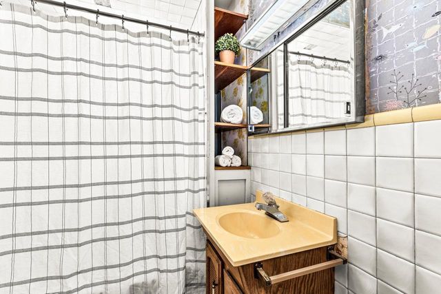 1107 E 6th St, Superior, WI 54880