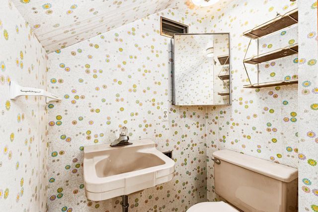 1107 E 6th St, Superior, WI 54880