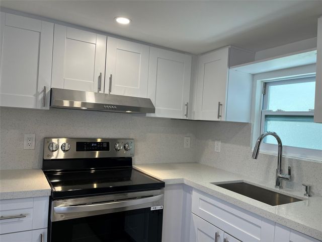 1720 SW 85th Avenue, Davie, FL 33324