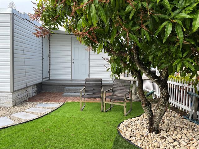 1720 SW 85th Avenue, Davie, FL 33324