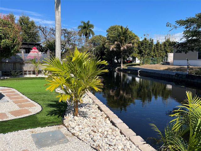 1720 SW 85th Avenue, Davie, FL 33324