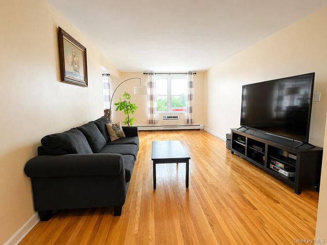 15105 Cross Island Parkway 2C, Whitestone, NY 11357