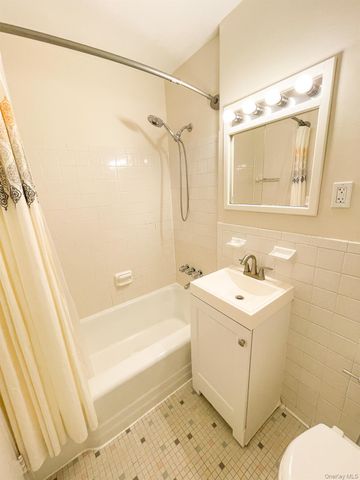 15105 Cross Island Parkway 2C, Whitestone, NY 11357