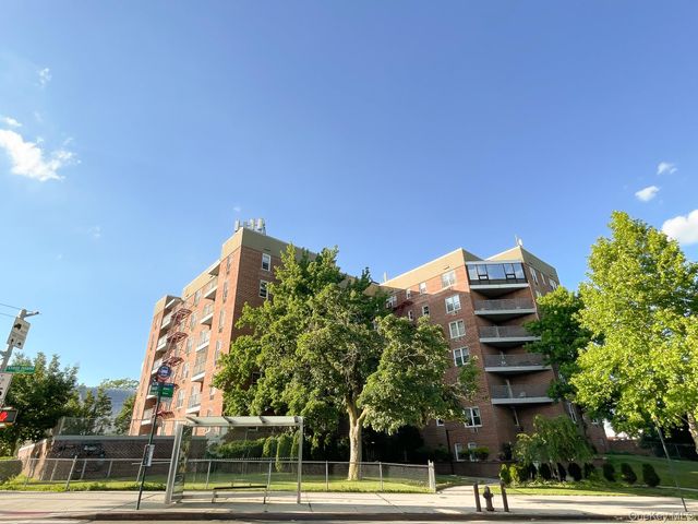 15105 Cross Island Parkway 2C, Whitestone, NY 11357