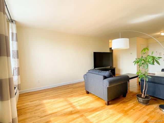 15105 Cross Island Parkway 2C, Whitestone, NY 11357