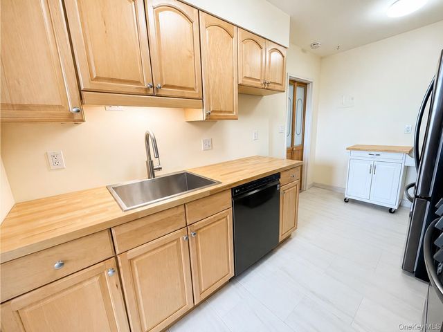 15105 Cross Island Parkway 2C, Whitestone, NY 11357