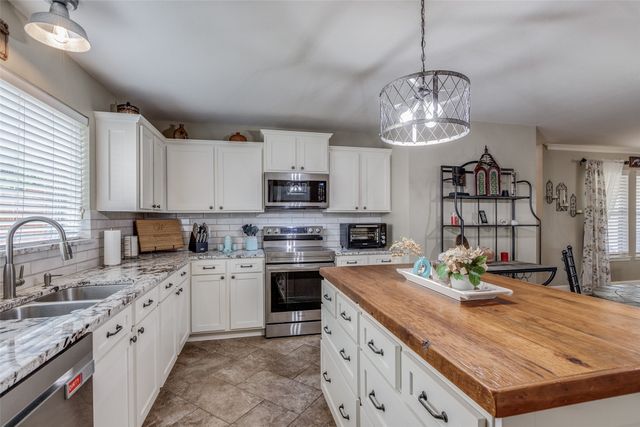 1040 Albatross Lane, Aubrey, TX 76227